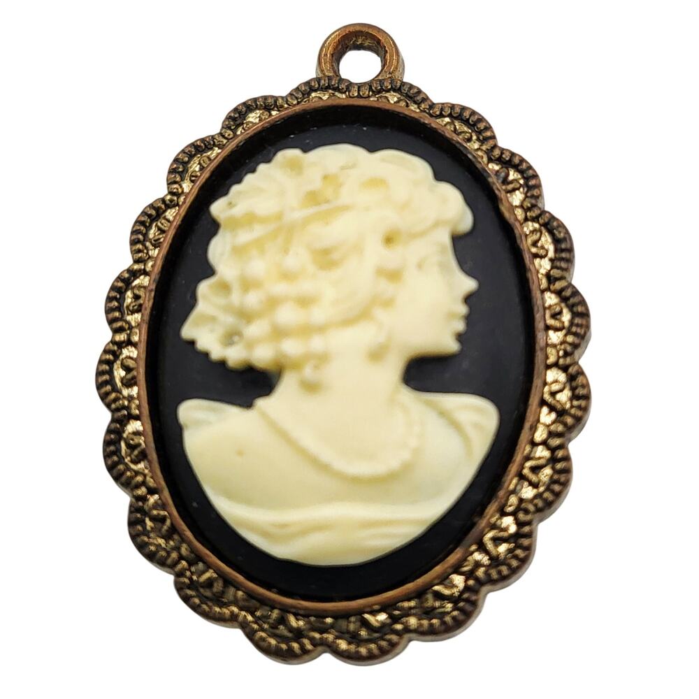 Vintage Antique Victorian Cameo Carved Engraved Oval Pendant Black Background